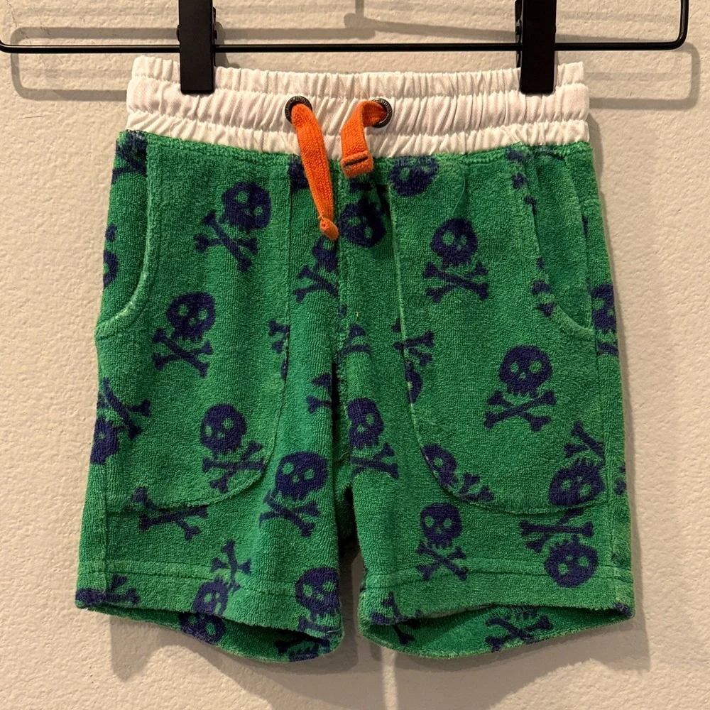 Mini Boden French Terry Green Baggies Shorts with‎ Blue Skull Pattern Size 18M